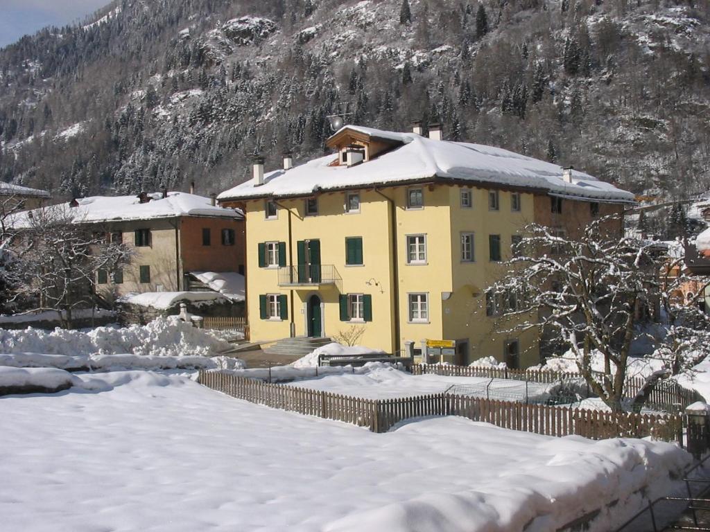 Casa Tomaselli Lejlighedshotel Pellizzano Eksteriør billede